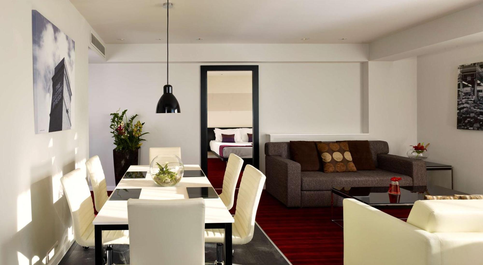 Отель Park Plaza 4*